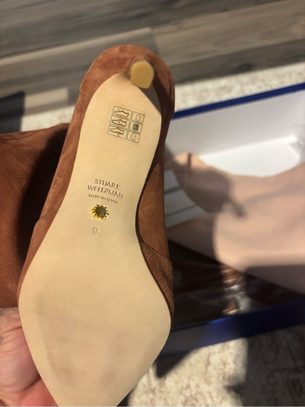 Stuart Weitzman Cobalt Blue Shoe Box with Gold Logo - Picture 6 of 6